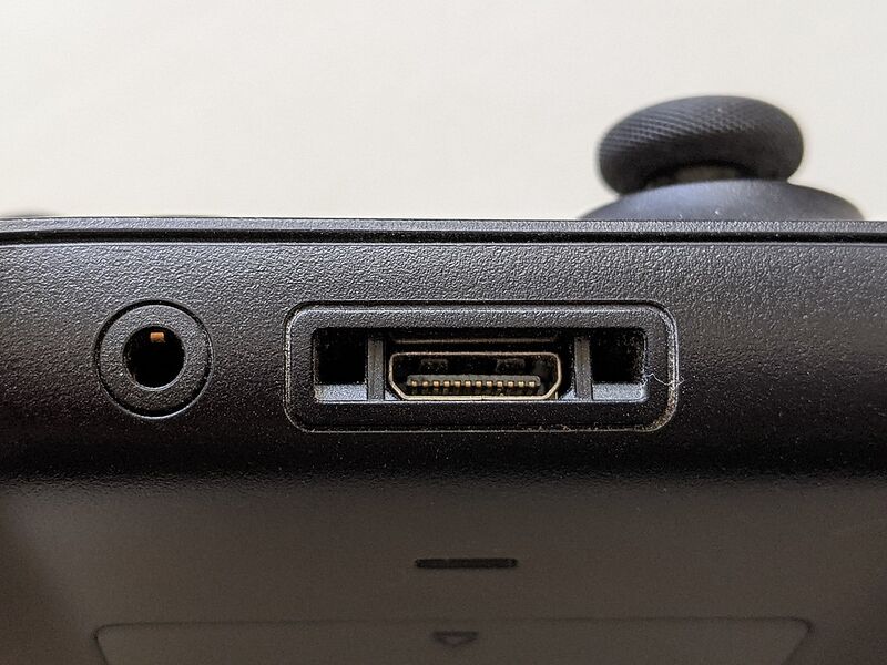 File:Xbox One Wireless Controller (Model 1697) (50635233102).jpg