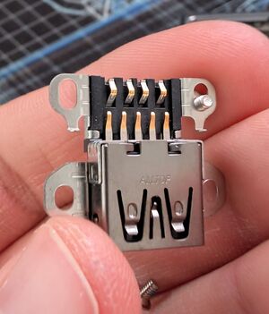 Detachable USB connector piece Lenovo X1 Yoga gen 6.jpg