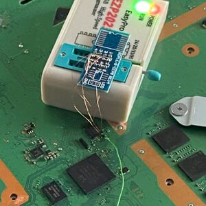 Reading Playstation 4 Pro NOR chip without removing it from the board.