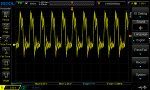 A 1.8MHz square wave is measured. There is quite a bit of noise in the measured signal because the GND probe has a bad connection.