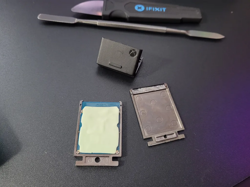 File:Seagate Expansion Card teardown 1.webp